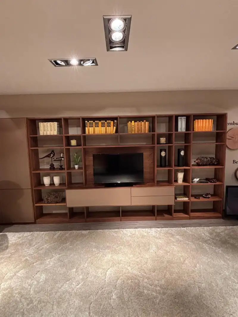 TV-Bücherwand Nussbaum massiv von Anrei